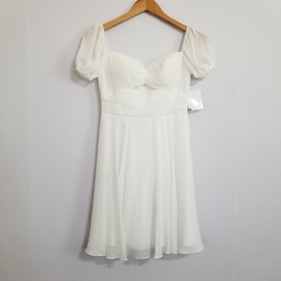 Jules & Cleo Dresses & Skirts - NWT Jules & Cleo White Shimmery Polka DotShort Sleeve Mini Dress Size 2